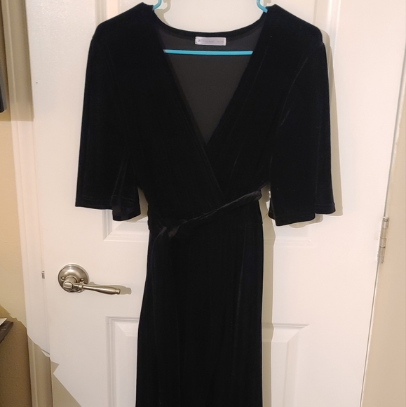 Velvet dress with slit - Picture 6 of 6